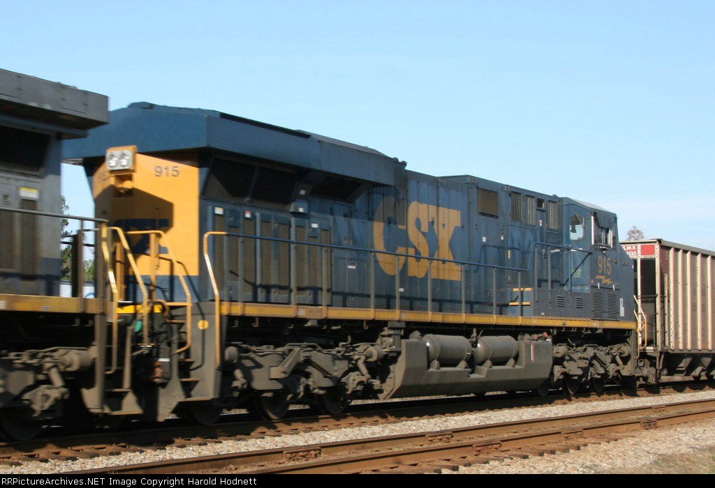 CSX 915 trails unit 282 on train N193